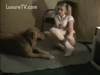Horny student bonks her dog
